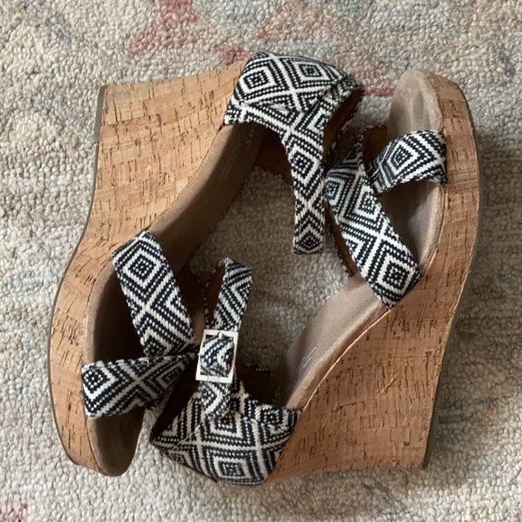 Aztec Tom’s Wedges - Picture 5 of 5